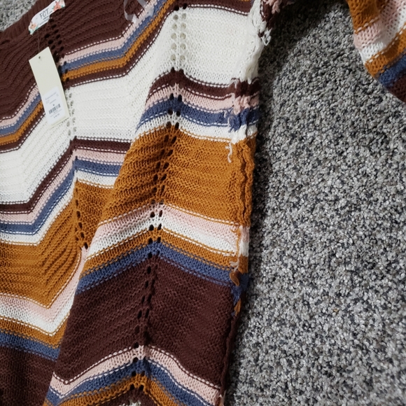 NWT Chevron Sweater - Picture 10 of 13